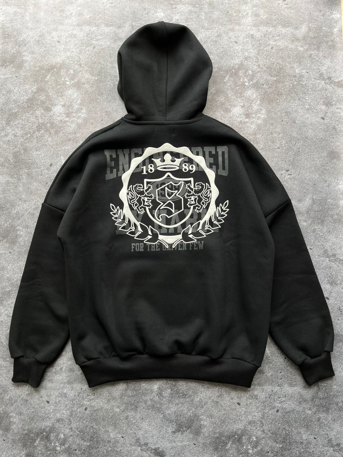 Hoodie "Engineered" negro  — vista alternativa