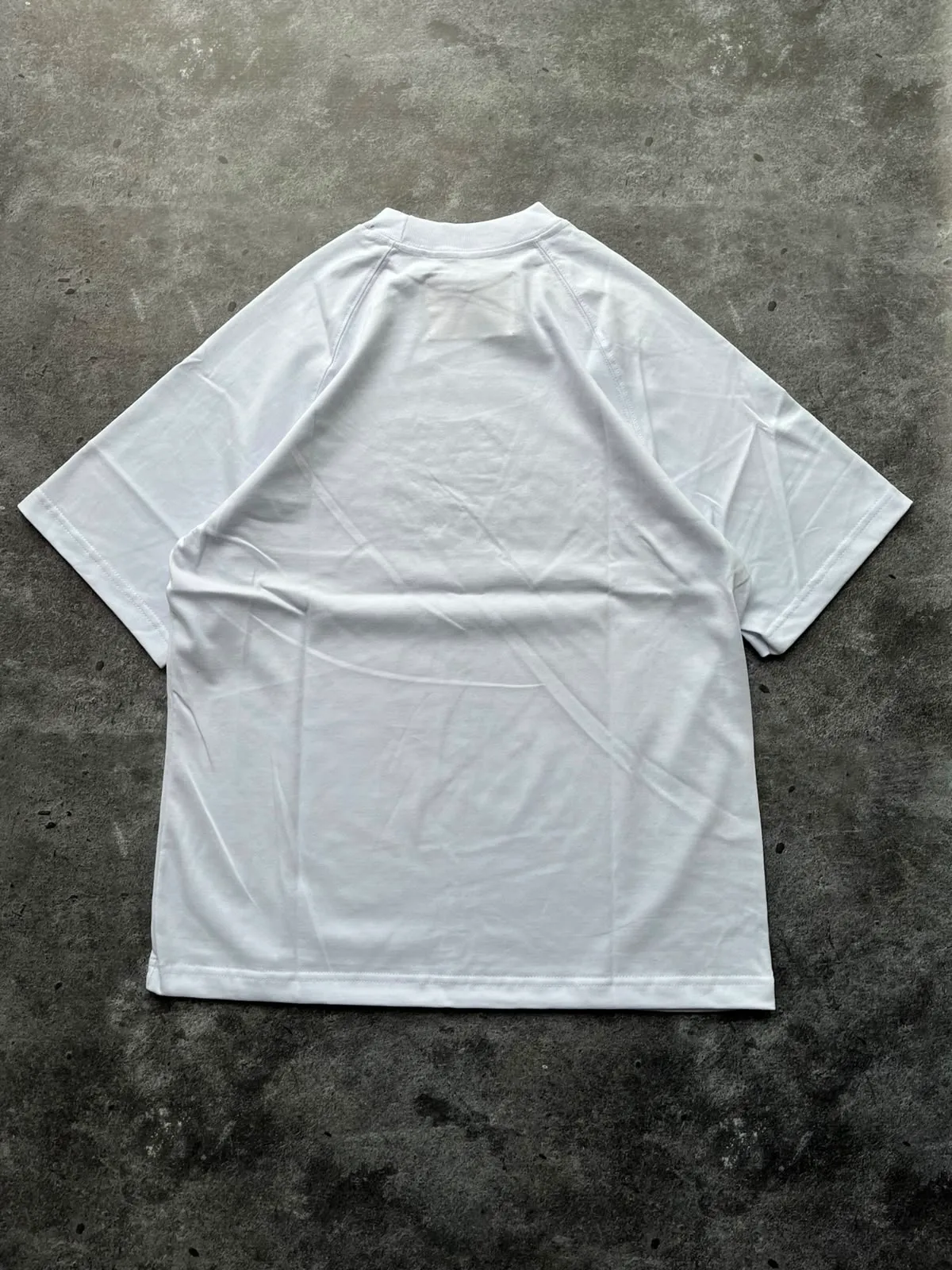 Remera over "Angelical" blanco — vista alternativa