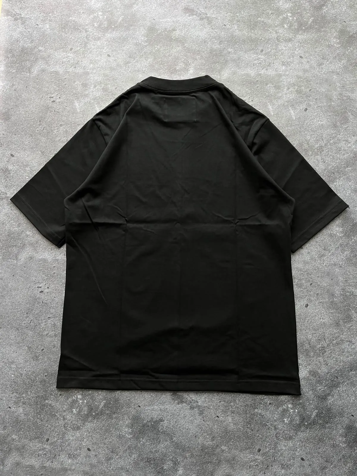 Remera over "Classic" negro — vista alternativa