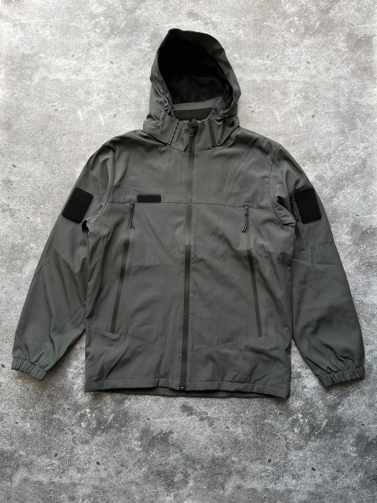 Campera Rompeviento "Ragne" gris topo