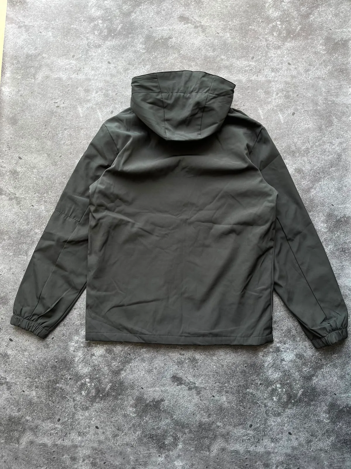 Campera Rompeviento "Ragne" gris topo — vista alternativa